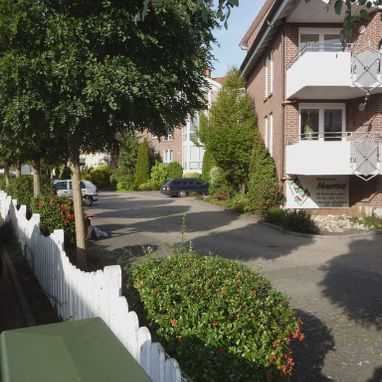 Beispiel-Wohngebiet mit Parkplatz und Garten für die Objektbetreuung für Delmenhorst